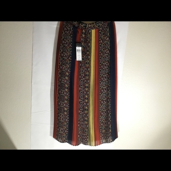 BCBG MAXAZRIA One OF A KIND PLEATED SKIRT - Picture 3 of 12
